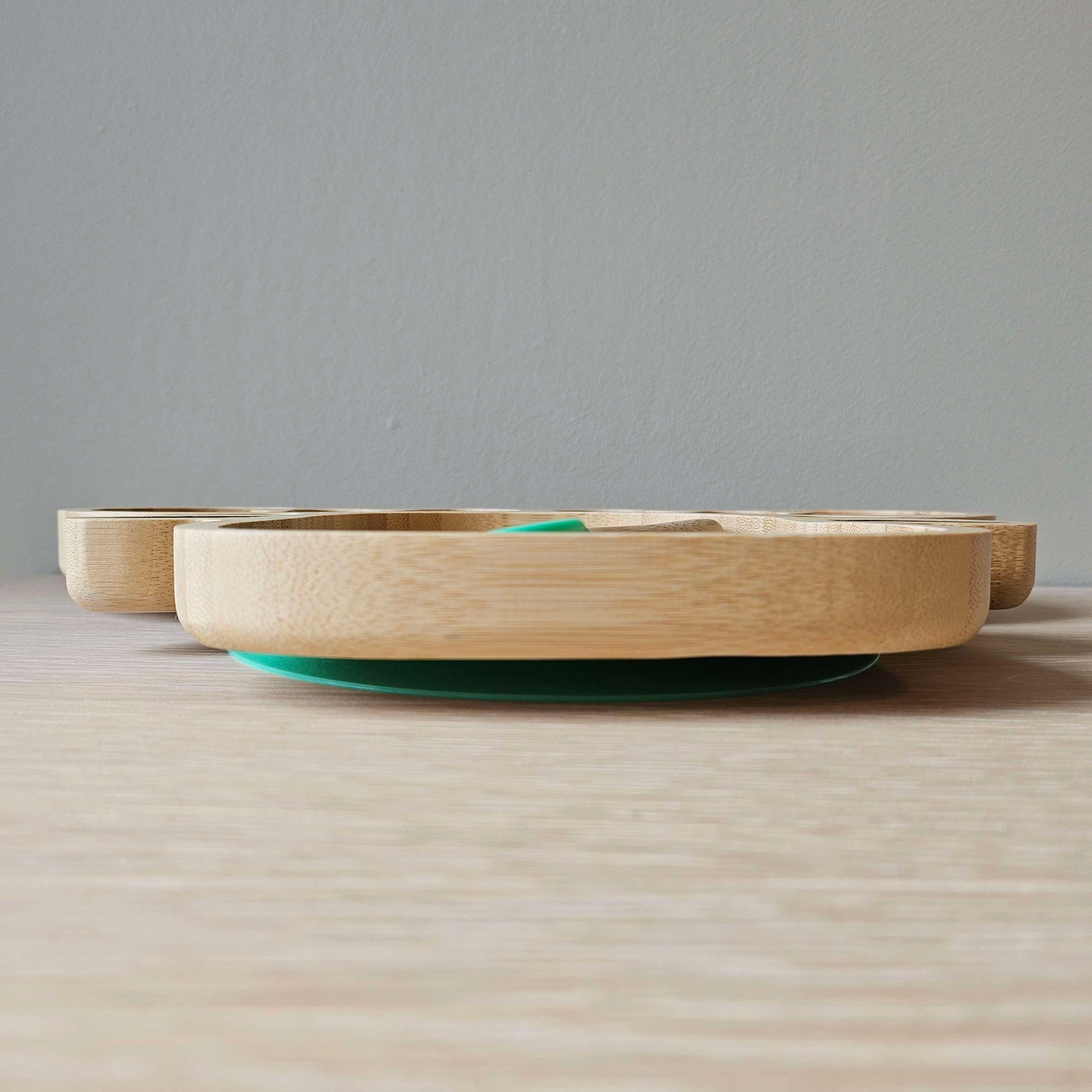 Barnetallerken i bambus med sugekopp og skje | Elgen Elmer