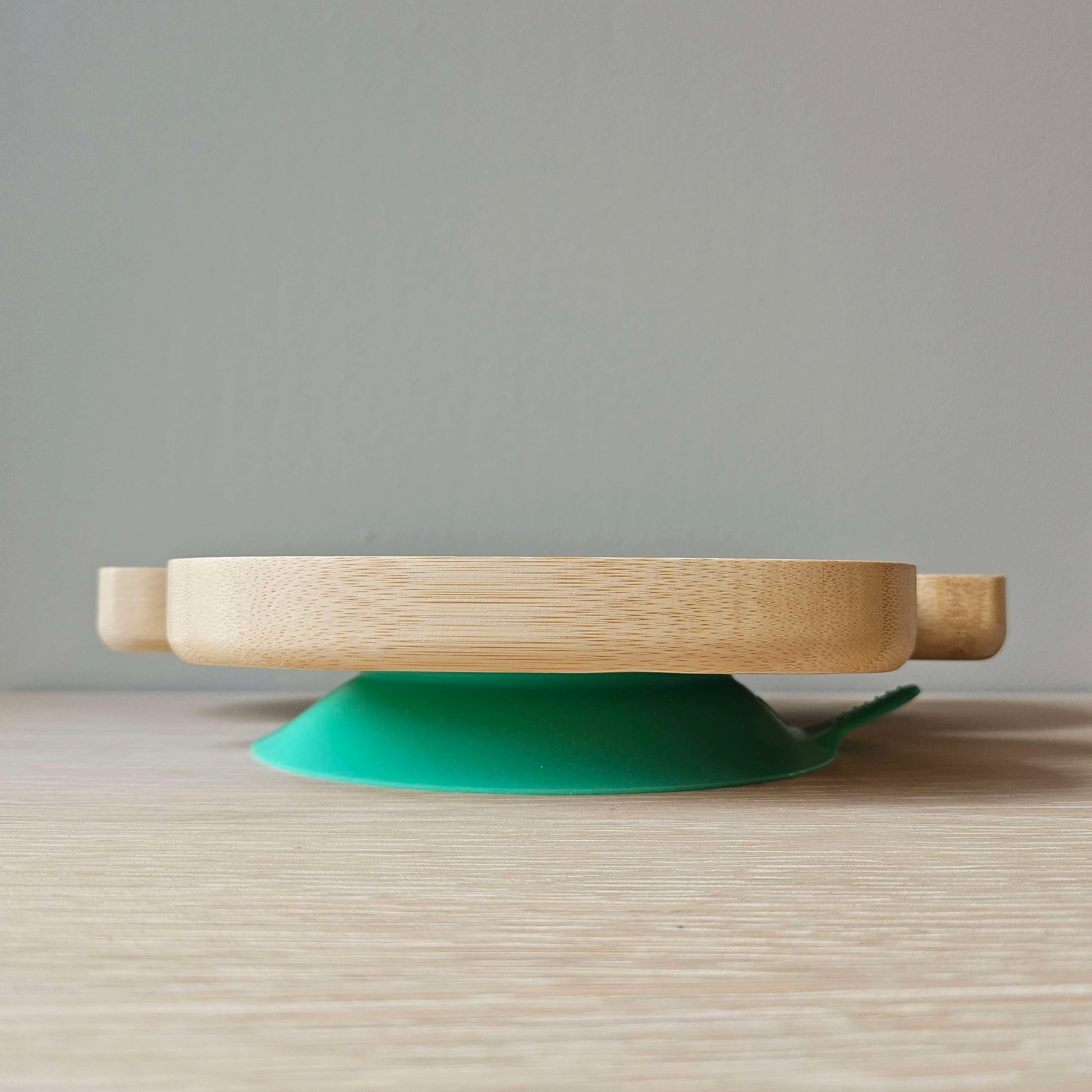 Barnetallerken i bambus med sugekopp og skje | Elgen Elmer